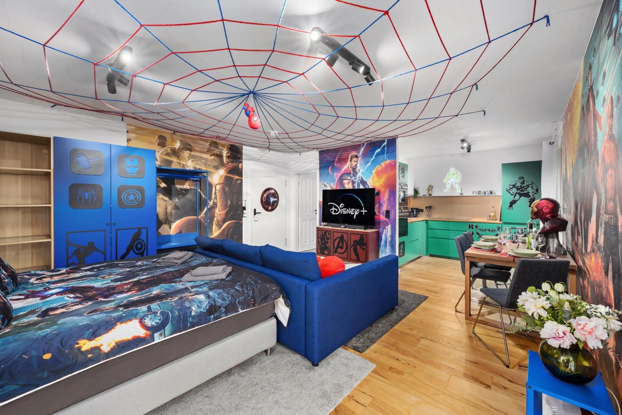 Edler Wohnraum Disney Marvel Studio Mit Balkon, Boxspringbett, Kaffeevollautomat, Lift & Parkplatz Хемниц Экстерьер фото