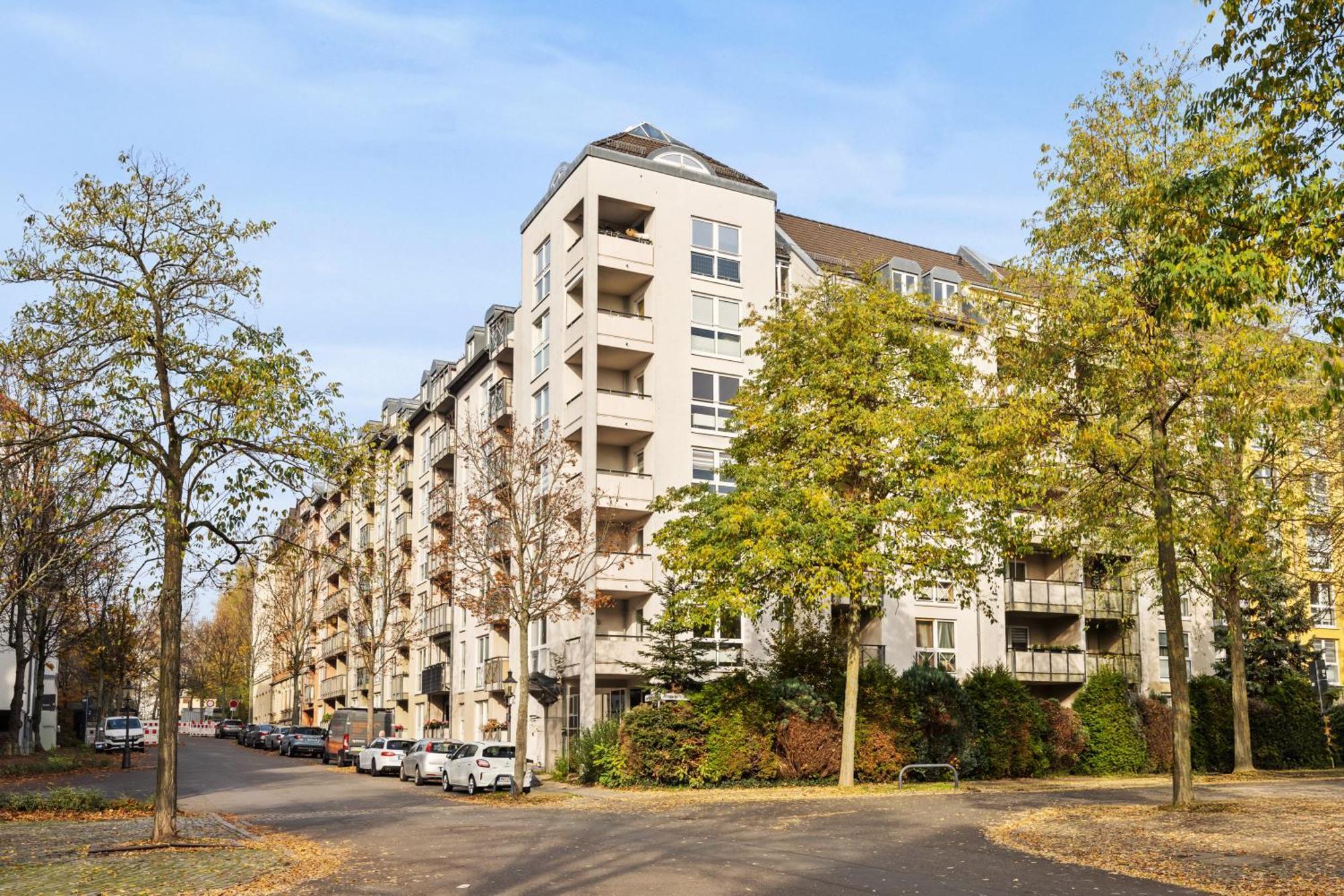 Edler Wohnraum Disney Marvel Studio Mit Balkon, Boxspringbett, Kaffeevollautomat, Lift & Parkplatz Хемниц Экстерьер фото