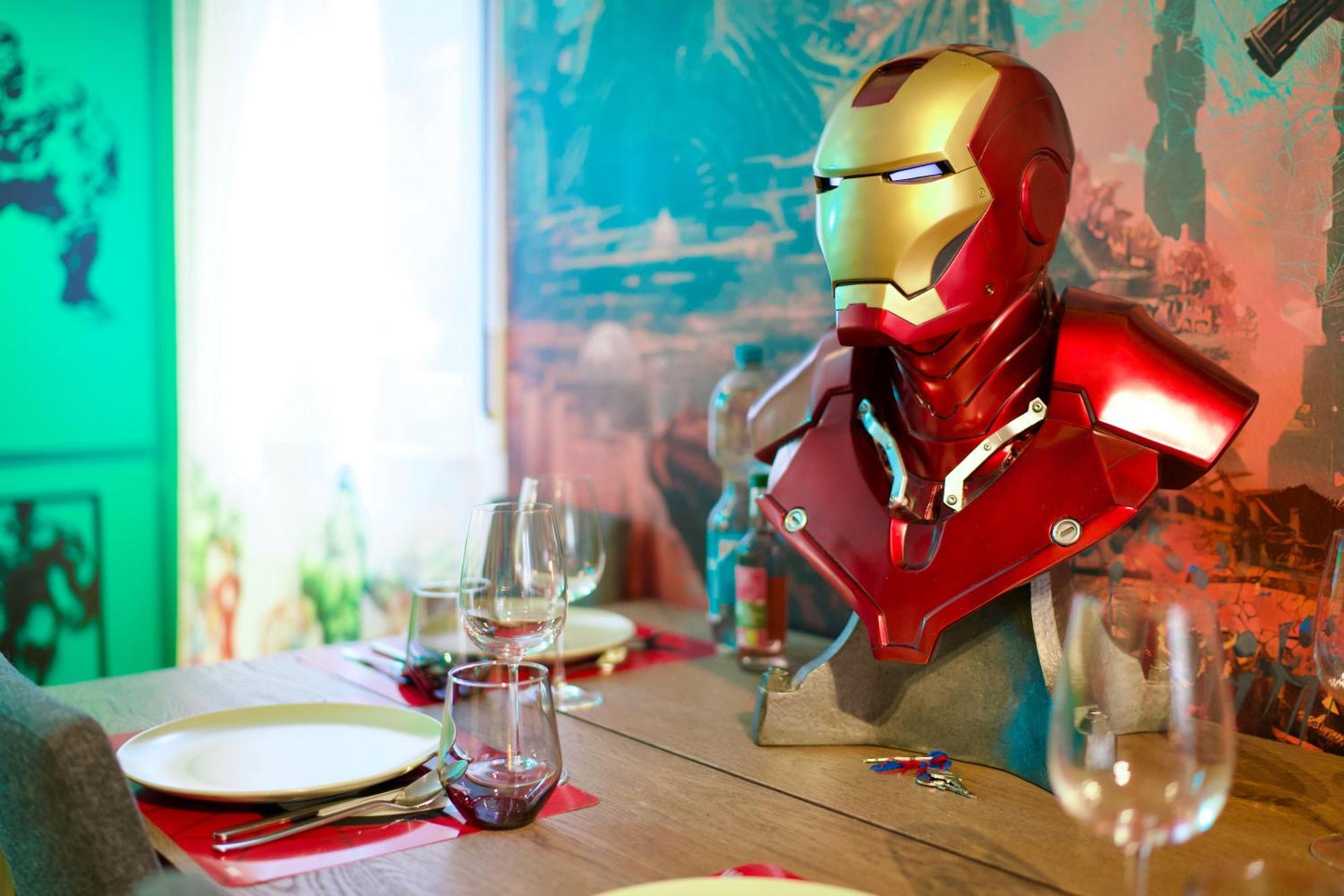 Edler Wohnraum Disney Marvel Studio Mit Balkon, Boxspringbett, Kaffeevollautomat, Lift & Parkplatz Хемниц Экстерьер фото