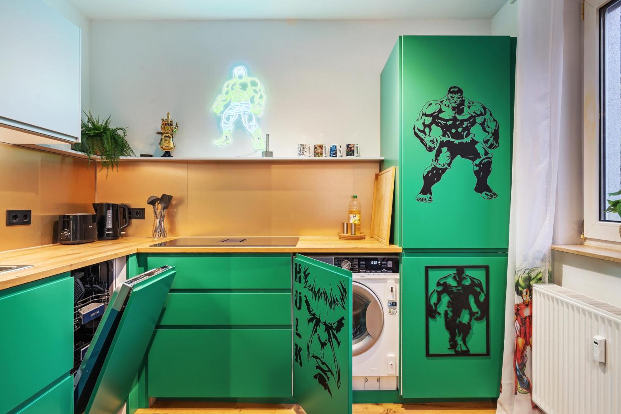 Edler Wohnraum Disney Marvel Studio Mit Balkon, Boxspringbett, Kaffeevollautomat, Lift & Parkplatz Хемниц Экстерьер фото