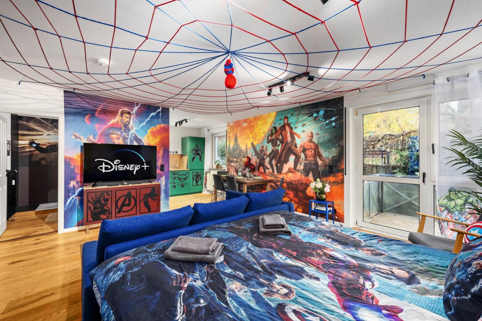 Edler Wohnraum Disney Marvel Studio Mit Balkon, Boxspringbett, Kaffeevollautomat, Lift & Parkplatz Хемниц Экстерьер фото